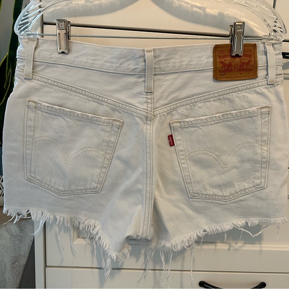 Levi’s 501 High Waisted Button Fly Light Wash Denim Shorts Size 28 - Picture 2 of 6